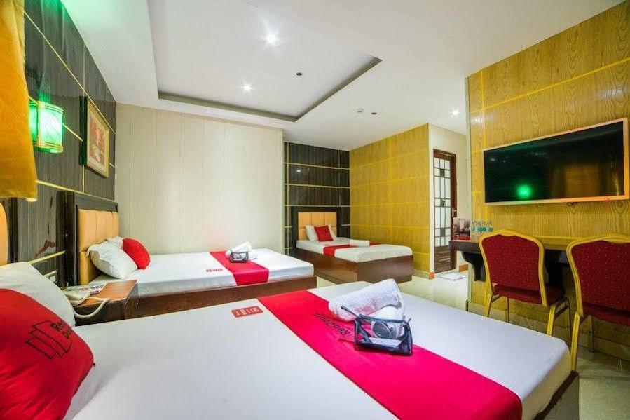 Reddoorz At Winter Hotel Araneta Кесон-Сити Экстерьер фото